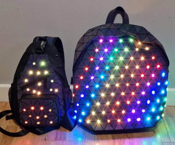 Tas berbentuk ransel yang dilengkapi dengan lampu LED